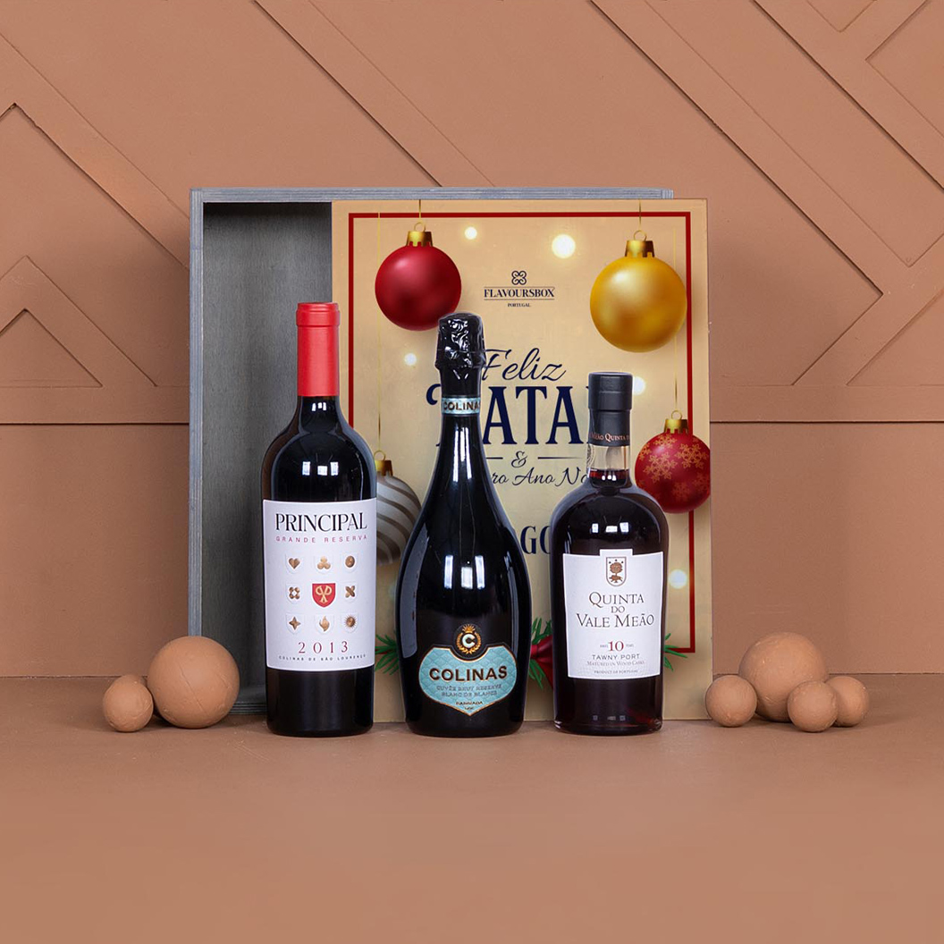 Cabazes de vinho com produtos regionais