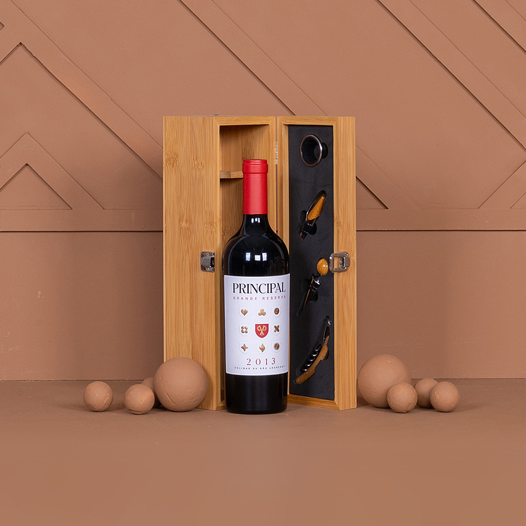 Vinho para oferta num cabaz tradicional